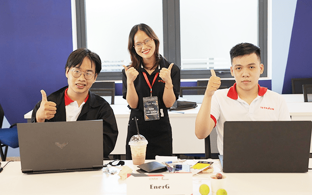 sinh viên đại học duy tân giành giải nhất cuộc thi Hackathon 2022